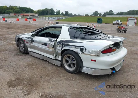 1997 Chevrolet Camaro Z28 z USA, uszkodzony, nr VIN 2G1FP22P1V2106094